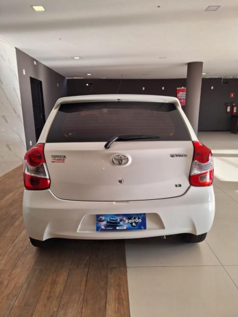 TOYOTA Etios Hatch 1.3 16V 4P FLEX X, Foto 6