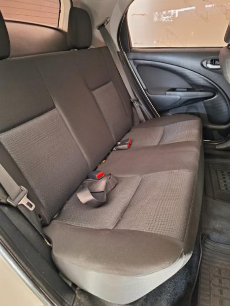 TOYOTA Etios Hatch 1.3 16V 4P FLEX X, Foto 13