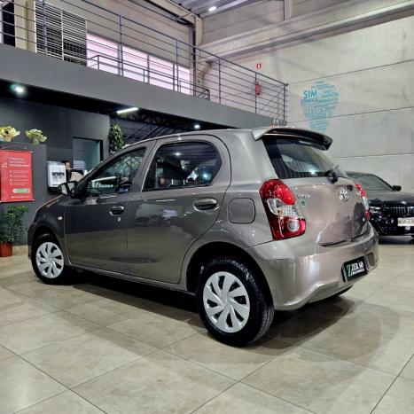 TOYOTA Etios Hatch 1.3 16V 4P FLEX X, Foto 5