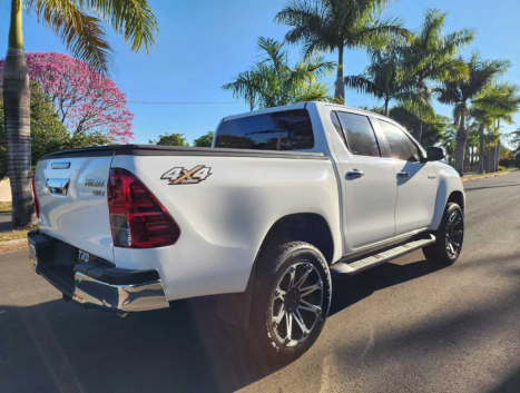 TOYOTA Hilux Caminhonete 2.8 16V SRV 4X4 DIESEL CABINE DUPLA AUTOMTICO, Foto 4