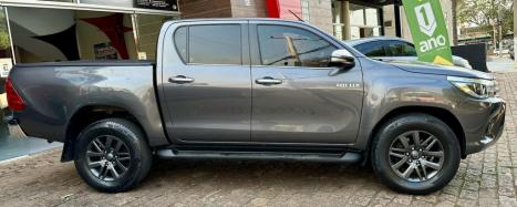 TOYOTA Hilux Caminhonete 2.8 16V SRX 4X4 DIESEL CABINE DUPLA AUTOMTICO, Foto 4