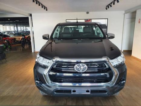 TOYOTA Hilux Caminhonete 2.8 16V SRV 4X4 DIESEL CABINE DUPLA AUTOMTICO, Foto 1