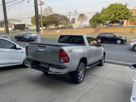 TOYOTA Hilux Caminhonete 2.8 16V SRX 4X4 DIESEL CABINE DUPLA AUTOMTICO, Foto 4