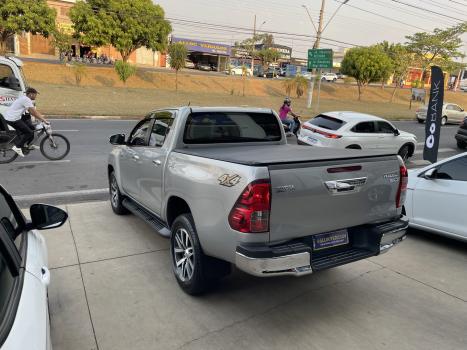 TOYOTA Hilux Caminhonete 2.8 16V SRX 4X4 DIESEL CABINE DUPLA AUTOMTICO, Foto 6