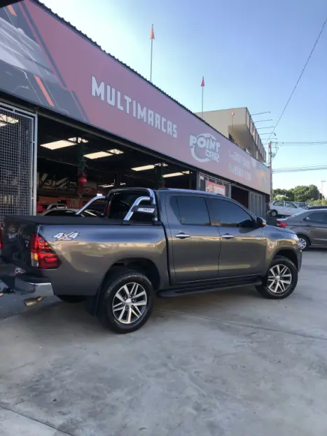 TOYOTA Hilux Caminhonete 2.8 16V SRV 4X4 DIESEL CABINE DUPLA AUTOMTICO, Foto 3