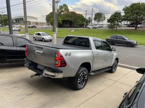 TOYOTA Hilux Caminhonete 2.8 16V 4P SR 4X4 DIESEL CABINE DUPLA AUTOMTICO, Foto 2