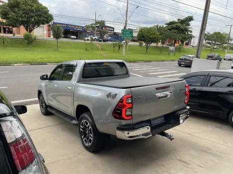 TOYOTA Hilux Caminhonete 2.8 16V 4P SR 4X4 DIESEL CABINE DUPLA AUTOMTICO, Foto 4