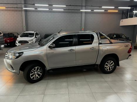 TOYOTA Hilux Caminhonete 2.8 16V SRV 4X4 DIESEL CABINE DUPLA AUTOMTICO, Foto 4