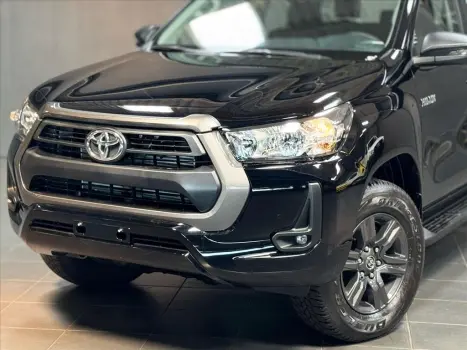 TOYOTA Hilux Caminhonete 2.8 16V 4P SR 4X4 DIESEL CABINE DUPLA AUTOMTICO, Foto 2
