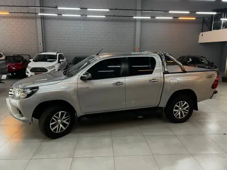 TOYOTA Hilux Caminhonete 2.8 16V SRV 4X4 DIESEL CABINE DUPLA AUTOMTICO, Foto 3