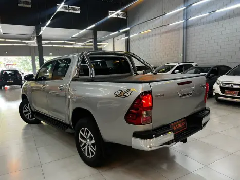 TOYOTA Hilux Caminhonete 2.8 16V SRV 4X4 DIESEL CABINE DUPLA AUTOMTICO, Foto 4
