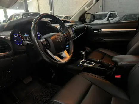 TOYOTA Hilux Caminhonete 2.8 16V SRV 4X4 DIESEL CABINE DUPLA AUTOMTICO, Foto 10