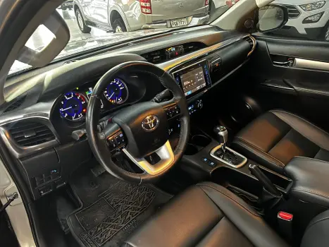 TOYOTA Hilux Caminhonete 2.8 16V SRV 4X4 DIESEL CABINE DUPLA AUTOMTICO, Foto 12
