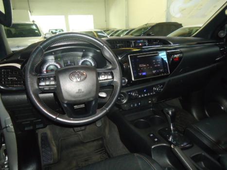 TOYOTA Hilux Caminhonete 2.8 16V SRX 50 ANOS 4X4 TURBO DIESEL CABINE DUPLA AUTOMTICO, Foto 6