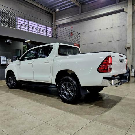 TOYOTA Hilux Caminhonete 2.8 16V 4P SR 4X4 DIESEL CABINE DUPLA AUTOMTICO, Foto 5