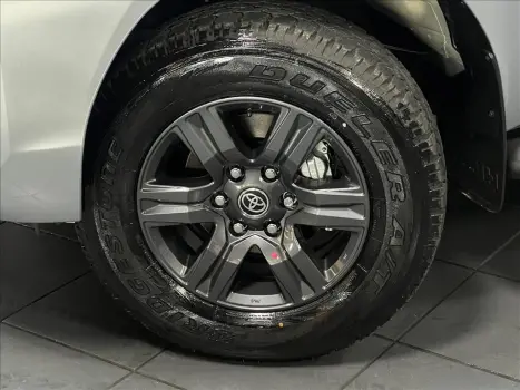 TOYOTA Hilux Caminhonete 2.8 16V 4P SR 4X4 DIESEL CABINE DUPLA AUTOMTICO, Foto 7