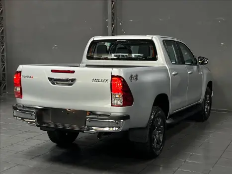 TOYOTA Hilux Caminhonete 2.8 16V 4P SR 4X4 DIESEL CABINE DUPLA AUTOMTICO, Foto 8