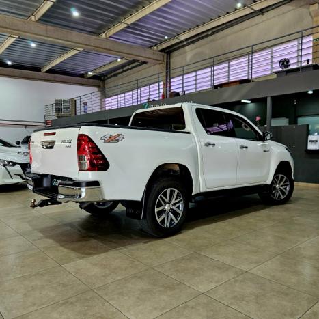 TOYOTA Hilux Caminhonete 2.8 16V SRX 4X4 TURBO DIESEL CABINE DUPLA AUTOMTICO, Foto 4