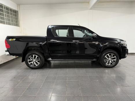 TOYOTA Hilux Caminhonete 2.7 16V 4P SRV FLEX 4X4  CABINE DUPLA AUTOMTICO, Foto 4