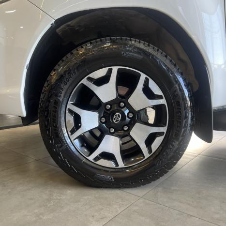 TOYOTA Hilux Caminhonete 2.8 16V SRX 50 ANOS 4X4 TURBO DIESEL CABINE DUPLA AUTOMTICO, Foto 18