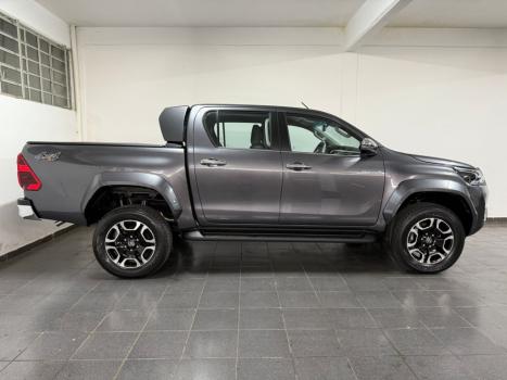 TOYOTA Hilux Caminhonete 2.8 16V SRX PLUS 4X4 TURBO DIESEL CABINE DUPLA AUTOMTICO, Foto 4