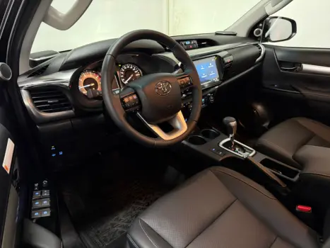 TOYOTA Hilux Caminhonete 2.8 16V SRX PLUS 4X4 TURBO DIESEL CABINE DUPLA AUTOMTICO, Foto 9