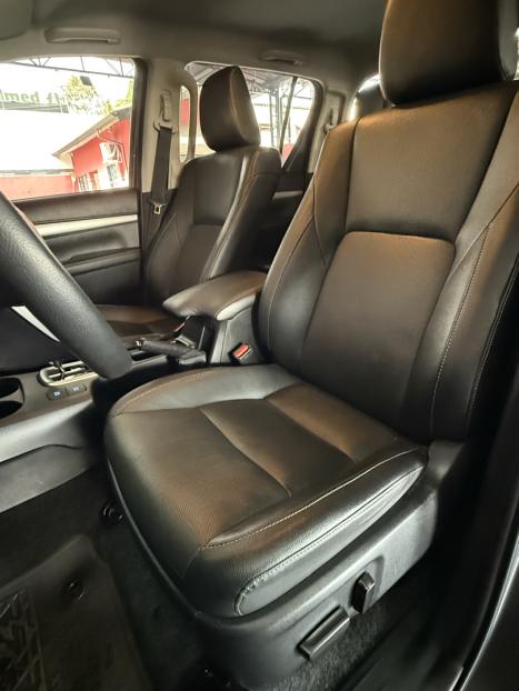 TOYOTA Hilux Caminhonete 2.8 16V SRX 4X4 TURBO DIESEL CABINE DUPLA AUTOMTICO, Foto 13