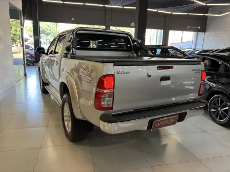 TOYOTA Hilux Caminhonete 3.0 4P 4X4 SRV TURBO DIESEL TOP CABINE DUPLA AUTOMTICO, Foto 6