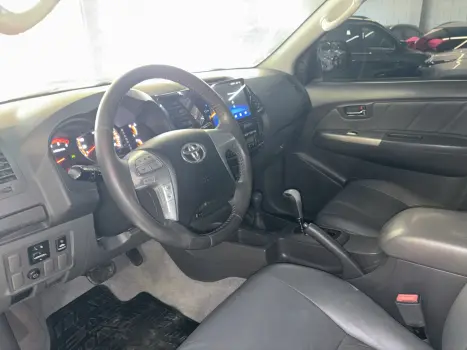 TOYOTA Hilux Caminhonete 3.0 4P 4X4 SRV TURBO DIESEL TOP CABINE DUPLA AUTOMTICO, Foto 16