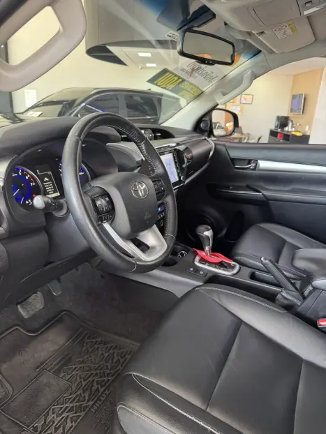 TOYOTA Hilux Caminhonete 2.7 16V 4P SRV FLEX 4X4  CABINE DUPLA AUTOMTICO, Foto 13