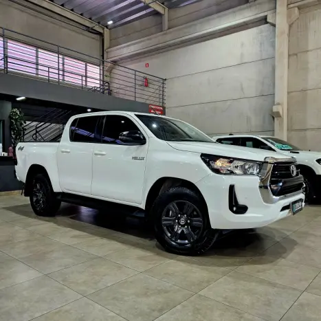 TOYOTA Hilux Caminhonete 2.8 16V 4P SR 4X4 DIESEL CABINE DUPLA AUTOMTICO, Foto 1