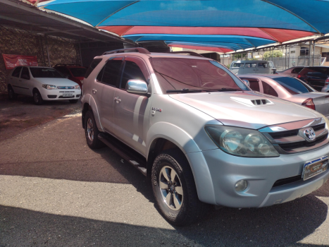 TOYOTA Hilux SW4 2.8 4P SRX 4X4 7 LUGARES TURBO DIESEL AUTOMTICO, Foto 6