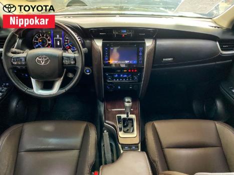 TOYOTA Hilux SW4 2.8 16V 4P SRX 4X4 7 LUGARES TURBO DIESEL AUTOMTICO, Foto 6