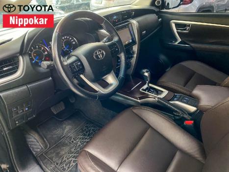 TOYOTA Hilux SW4 2.8 16V 4P SRX 4X4 7 LUGARES TURBO DIESEL AUTOMTICO, Foto 3