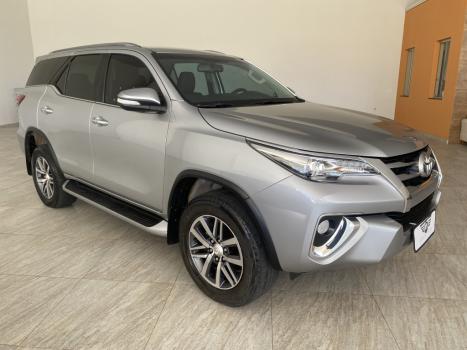TOYOTA Hilux SW4 2.8 16V 4P SRX 4X4 7 LUGARES TURBO DIESEL AUTOMTICO, Foto 8