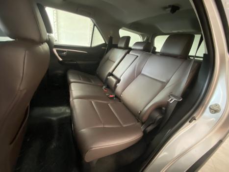 TOYOTA Hilux SW4 2.8 16V 4P SRX 4X4 7 LUGARES TURBO DIESEL AUTOMTICO, Foto 9
