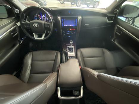 TOYOTA Hilux SW4 2.8 16V 4P SRX 4X4 7 LUGARES TURBO DIESEL AUTOMTICO, Foto 12