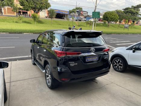 TOYOTA Hilux SW4 2.8 16V 4P SRX 4X4 7 LUGARES TURBO DIESEL AUTOMTICO, Foto 4