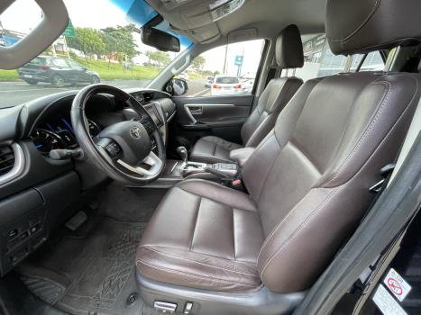 TOYOTA Hilux SW4 2.8 16V 4P SRX 4X4 7 LUGARES TURBO DIESEL AUTOMTICO, Foto 6