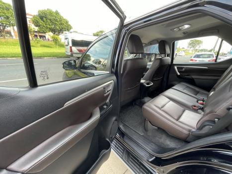 TOYOTA Hilux SW4 2.8 16V 4P SRX 4X4 7 LUGARES TURBO DIESEL AUTOMTICO, Foto 8