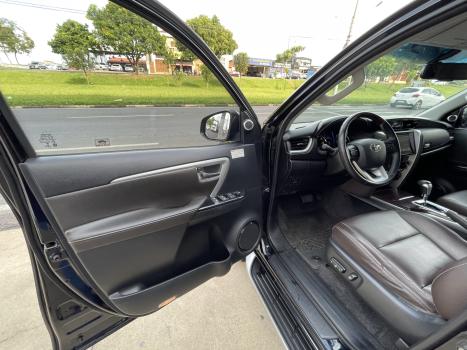 TOYOTA Hilux SW4 2.8 16V 4P SRX 4X4 7 LUGARES TURBO DIESEL AUTOMTICO, Foto 10