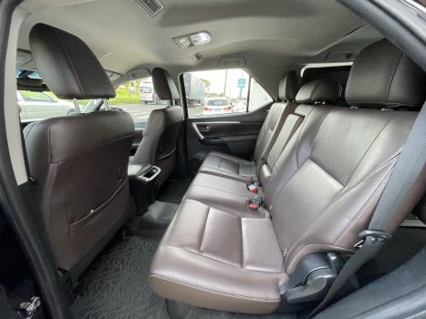TOYOTA Hilux SW4 2.8 16V 4P SRX 4X4 7 LUGARES TURBO DIESEL AUTOMTICO, Foto 11