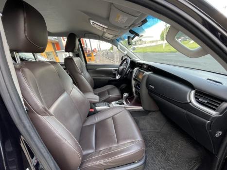 TOYOTA Hilux SW4 2.8 16V 4P SRX 4X4 7 LUGARES TURBO DIESEL AUTOMTICO, Foto 13