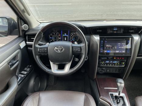 TOYOTA Hilux SW4 2.8 16V 4P SRX 4X4 7 LUGARES TURBO DIESEL AUTOMTICO, Foto 14
