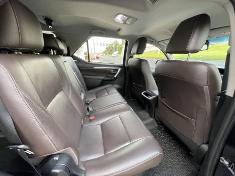 TOYOTA Hilux SW4 2.8 16V 4P SRX 4X4 7 LUGARES TURBO DIESEL AUTOMTICO, Foto 16