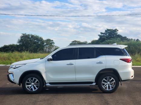 TOYOTA Hilux SW4 2.8 16V 4P SRX 4X4 7 LUGARES TURBO DIESEL AUTOMTICO, Foto 2