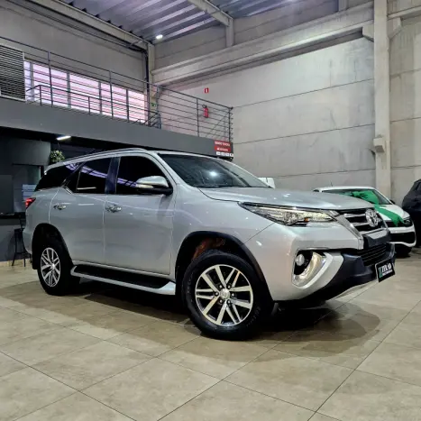 TOYOTA Hilux SW4 2.8 16V 4P SRX 4X4 7 LUGARES TURBO DIESEL AUTOMTICO, Foto 1