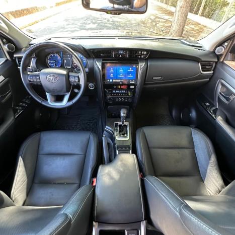 TOYOTA Hilux SW4 2.8 16V 4P SRX 4X4 7 LUGARES TURBO DIESEL AUTOMTICO, Foto 7