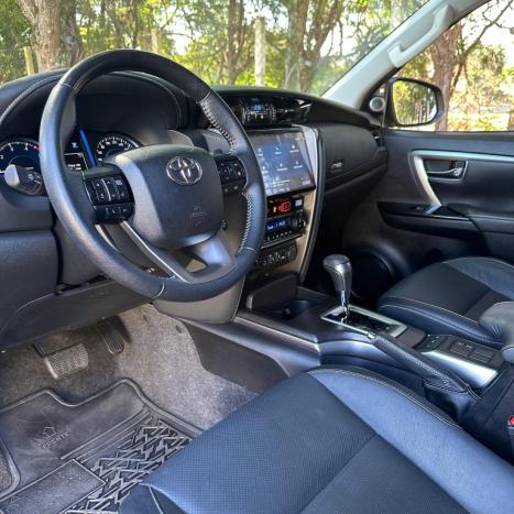 TOYOTA Hilux SW4 2.8 16V 4P SRX 4X4 7 LUGARES TURBO DIESEL AUTOMTICO, Foto 8