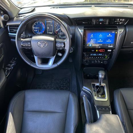 TOYOTA Hilux SW4 2.8 16V 4P SRX 4X4 7 LUGARES TURBO DIESEL AUTOMTICO, Foto 9